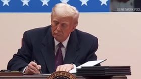 VIDEO Donald Trump, primele decizii după instaurarea ca președinte! A semnat aproape 100 de decrete